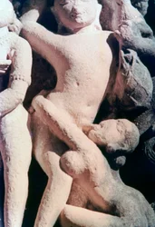 Escultura erótica, Khajuraho, Índia. C. 950-1050. Século XX