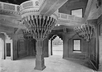 Fatehpur Sikri. Pilar no Dewan-i-Khas, c1910.