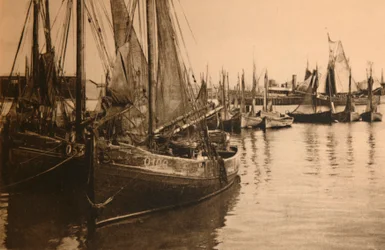 Pescadores-barcos, c1928
