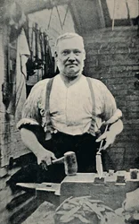 Forjando uma lâmina, c1917