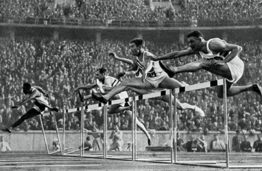 Forrest Towns, campeão olímpico americano nos obstáculos de 110 metros, 1936