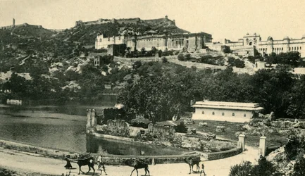 Forte e Palácio, Amber.