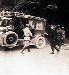 Oficiais e veículo franceses, c1914-c1918.