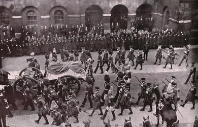 Procissão fúnebre do rei Eduardo VII, Whitehall, Londres, 20 de maio de 1910.
