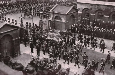 Procissão fúnebre do rei Eduardo VII, Whitehall, Londres, 20 de maio de 1910.