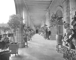 Galeria da Escola de Paz de Vizcainas, Cidade do México, México, c1900.