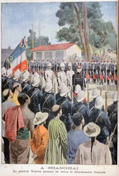 General Voyron revendo tropas francesas, Xangai, 1900