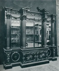 Gabinete georgiano, reproduzido com permissão de HRH The Princess of Wales, 1908.