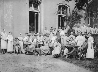 Enfermeiras e pacientes alemães, Frankfurt am Main, Alemanha, Primeira Guerra Mundial, 1915