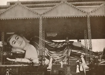 Figura reclinada gigantesca de Buda, Pegu, 1900.