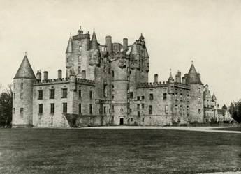 Castelo de Glamis, a casa ancestral da rainha Elizabeth, 1937.