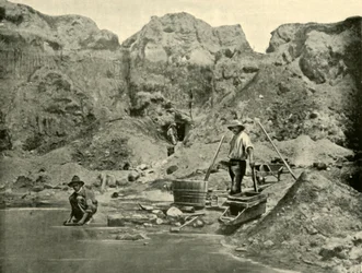 Garimpeiros no trabalho perto de Beechworth, Victoria, 1901.