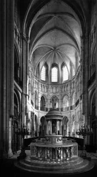 Arte gótica: vista do coro da Cathedrale Notre Dame de Noyon (séc. XII-XIII). (Oise)