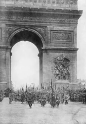 Desfile da grande vitória, Arco do Triunfo, Paris, França, 14 de julho de 1919