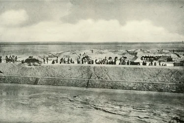 Guardando os bancos do canal de Suez, 1919.