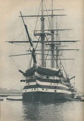 HMS Victory antes de ser removida para a doca seca em 1922, 1936