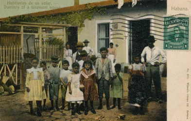Habitantes de um solar. Moradores de uma casa residencial, c1913