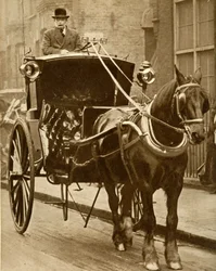Cabine Hansom, c1910, 1935.