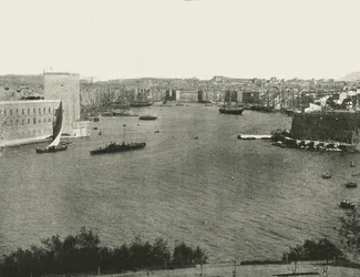 Vista do porto, Marselha, França, 1895.