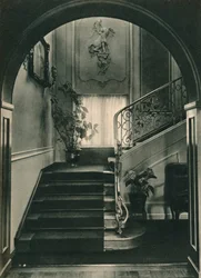 Haus H., Dresden: A Escadaria. Desenhado pelo professor E Haiger, executado pelo Vereinigte Werksta