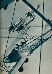 Biplanos Hawker Hart voando em formação, c1936 c1937