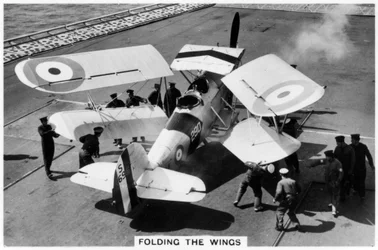 Hawker Osprey no convés do porta-aviões HMS Eagle, 1937