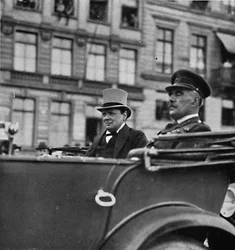 Ele foi para Colônia na sede do Exército Britânico de Ocupação, c1919, 1945