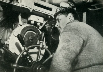 Timoneiro de um submarino britânico, Segunda Guerra Mundial, 1945