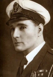 Henry Edwards, ator e diretor de cinema inglês, 1933
