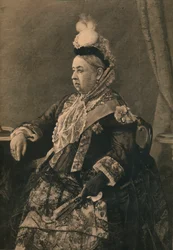 Sua Majestade a Rainha no vestido usado na Comemoração do Jubileu na Abadia de Westminster, 1887