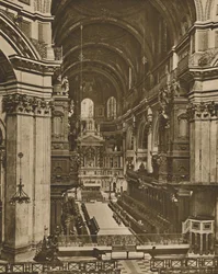 Altar alto de St. Pauls visto a longa vista do coro, c1935.
