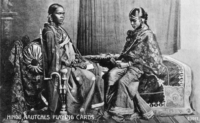 Nauches hindus jogando cartas, Índia, início do século XX