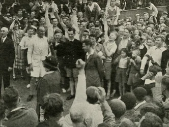 Sua Majestade no His Boys Camp em Southwold, 1937.