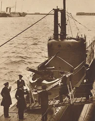 Visita à Frota Doméstica - o rei Edward embarca no submarino Narwhal, 1936 1937
