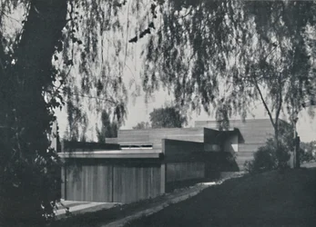 Casa em Los Angeles por Richard J Neutra. - O aspecto da abordagem da estrada, 1942