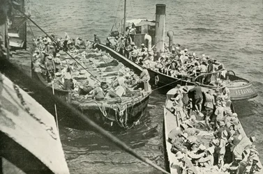 Como os feridos foram transportados para os navios-hospital, 1919.