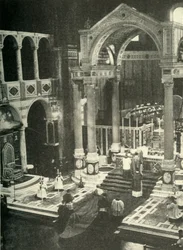 Na Catedral de Westminster, c1948.