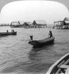 Índios em canoas, Lago Maracaibo, Venezuela, c1900s