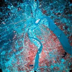 Fotografia infravermelha da confluência dos rios Missouri e Kansas, EUA, 19 de julho de 1993