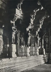 Interior de um templo hindu, Ceilão, 1926