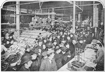 Dentro de uma grande loja de suprimentos, Hammersmith, Londres, 1901 1903