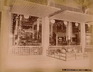 Interior do templo de Chionin, Kioto, c1890-1900