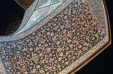 Interior de um arco, Mesquita de Sheikh Lutfullah, Isfahan, Pérsia, c1615