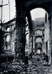 Interior da Igreja de Santa Maria Le Bow, Cheapside queimado em um ataque aéreo, 1941