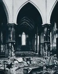 Interior da Igreja do Templo após o incêndio, 1941