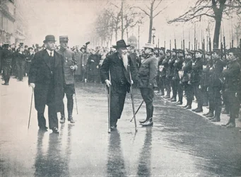 Veterano italiano, General Ricciotti Garibaldi, em uma revisão de recrutas franceses em Paris, c1914