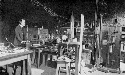 JJ Thomson, físico britânico, trabalhando no Laboratório Cavendish, Cambridge
