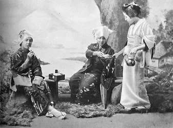 Camponesas japonesas tomando chá em um descanso à beira da estrada, 1902