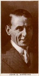 John E Harding, gerente de boxe britânico e casamenteiro, 1938
