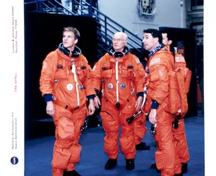 John H Glenn e membros da equipe, junho de 1998